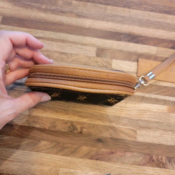 Beverly Hills Polo Club Signature Print Brown/Tan Zip Wristlet Purse - Picture 6 of 12